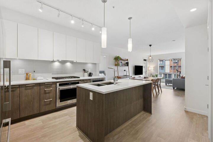 Property Photo: 625 E 3rd Street 211 BC V7L 1G6