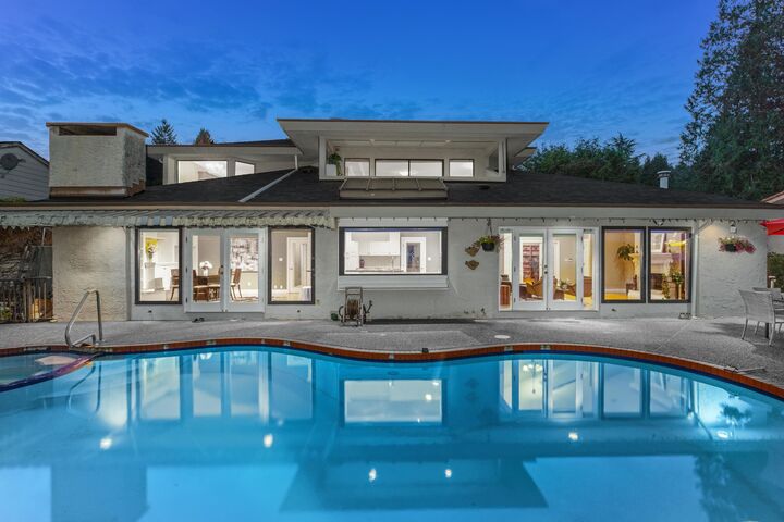 1285 Chartwell Crescent — photo 1