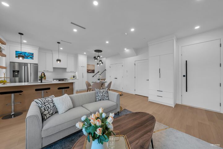 Property Photo: 2713 Cheyenne Avenue BC V5R 4R5