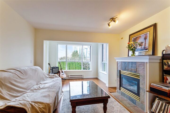 Property Photo: 155 E 3rd Street 204 BC V7L 1E5