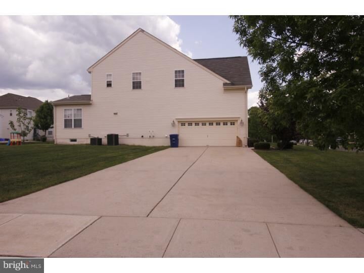 Property Photo:  1 Oakbourne Court  NJ 08505 