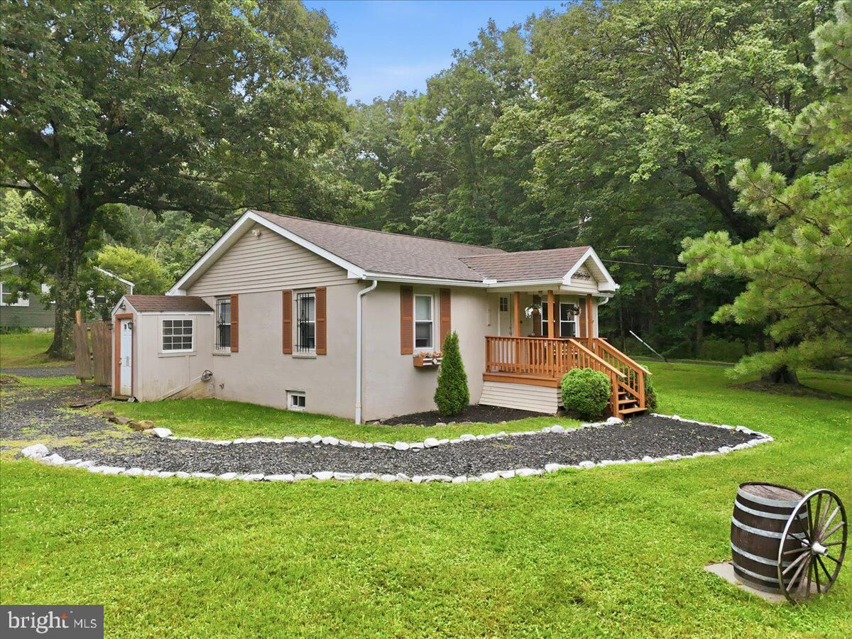 Property Photo: 332 Route 390 PA 18326