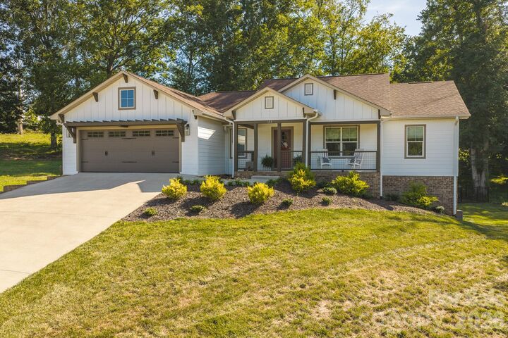 Property Photo: 133 Maplewood Court NC 28638