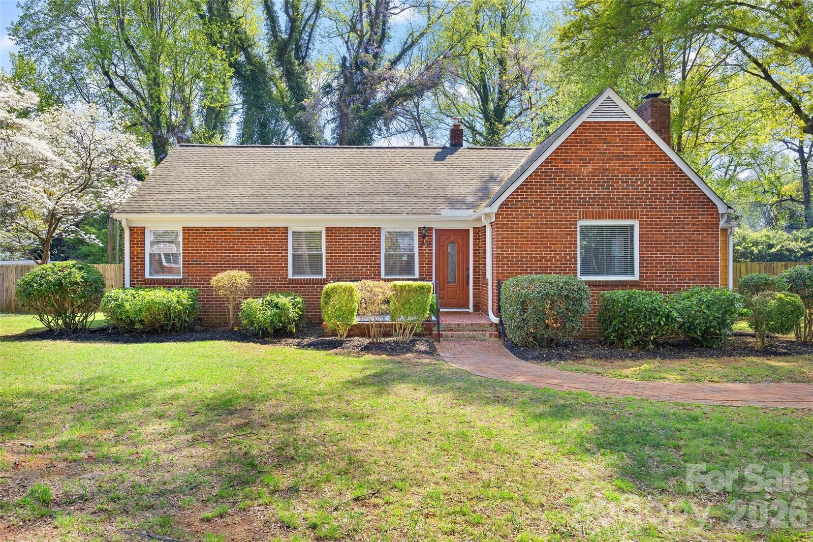 Property Photo:  3928 Langhorne Avenue  NC 28205 