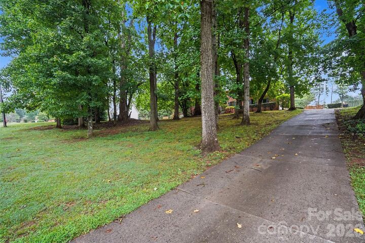 Property Photo:  17016 Knoxwood Drive  NC 28078 