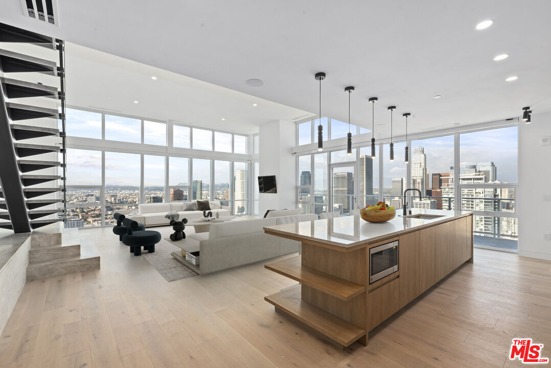 Property Photo:  230 W Olympic Blvd, Unit Ph 2  CA 90015 