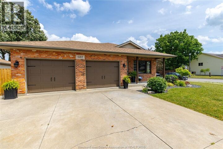 Property Photo: 682 Richmond ON N9V 3Z6