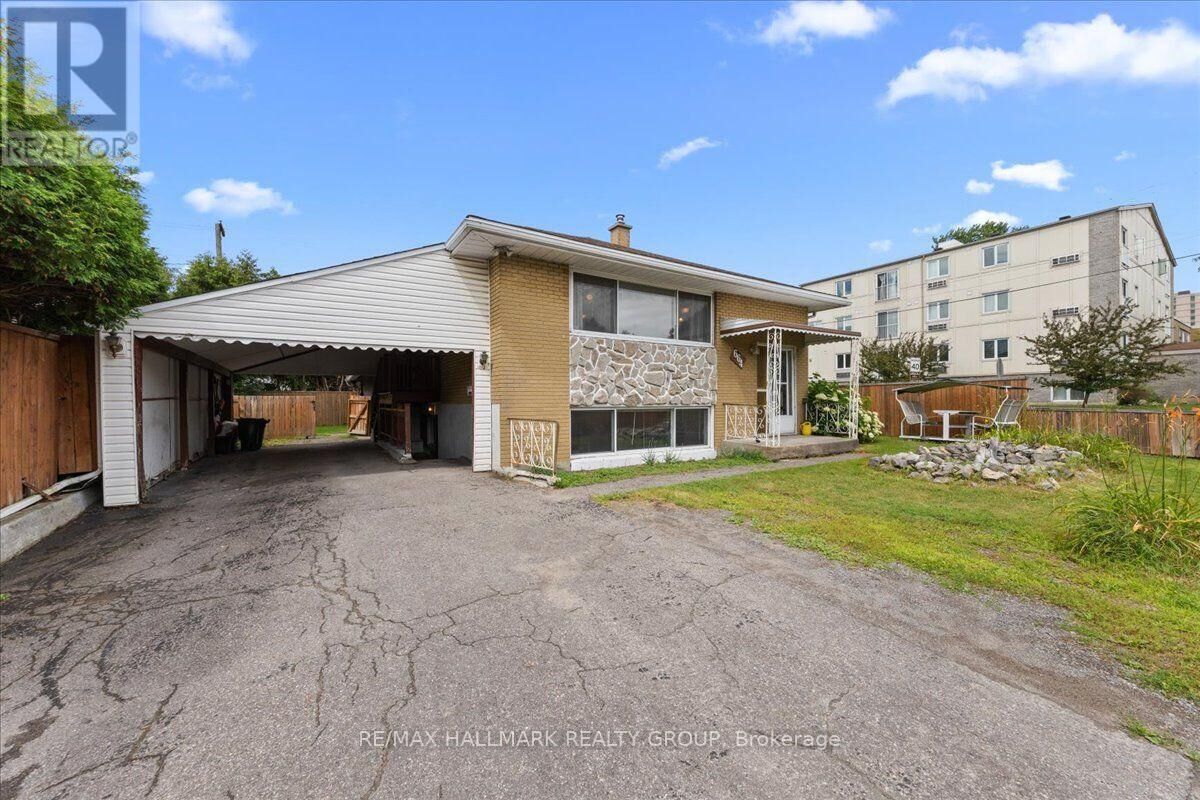 Property Photo: 664 Cummings Avenue ON K1K 2K8