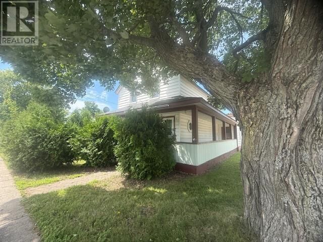 Property Photo:  37 Hawkins St  ON P0R 1B0 