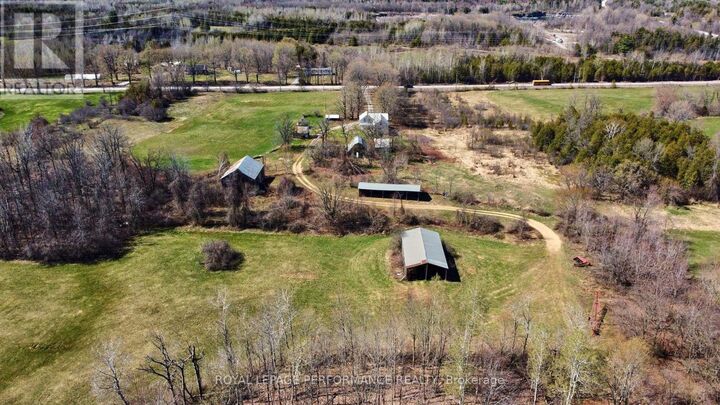2421 Buckwheat Road West — photo 1