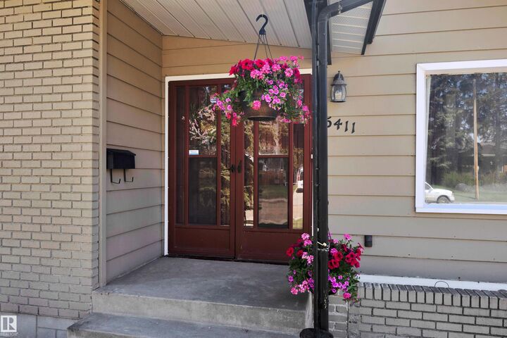 Property Photo:  5411 44 Ave  AB T9A 0C6 