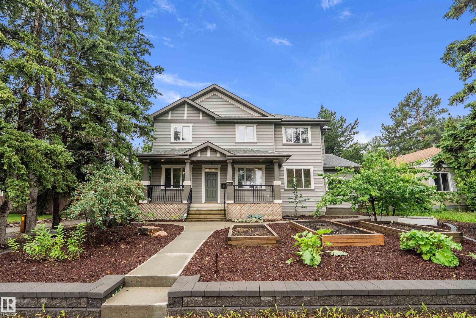 Property Photo:  11203 72 Avenue NW  AB T6G 0B4 