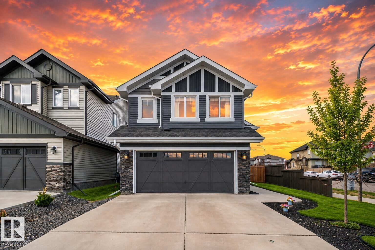 Property Photo:  9724 223 Street NW  AB T5T 7B7 
