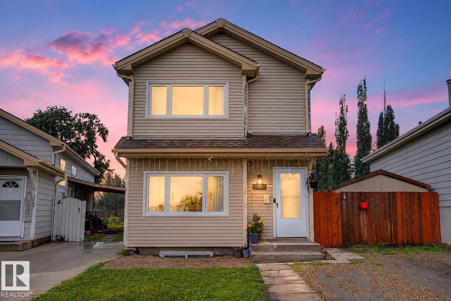 Property Photo:  18407 95A Avenue NW  AB T5T 3V7 