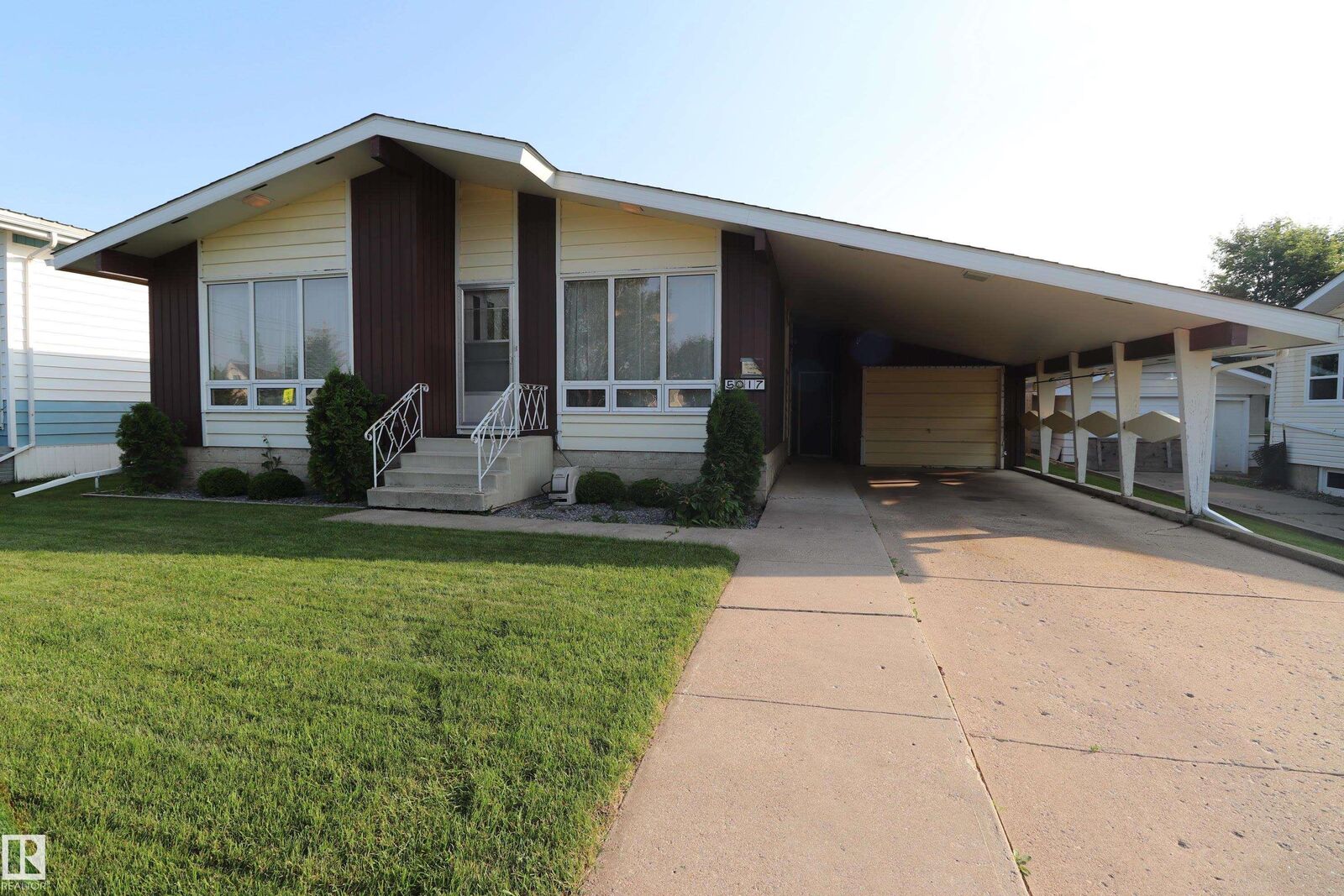 Property Photo: 5017 46 Avenue AB T9C 1L7