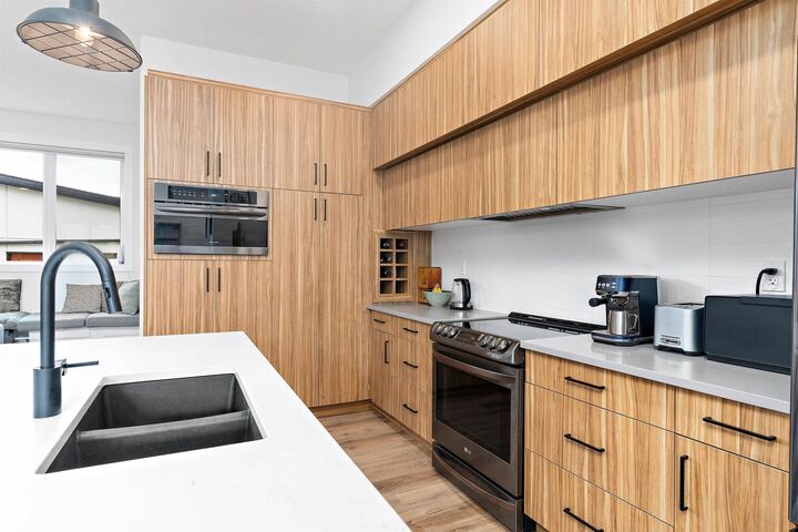 Property Photo:  7747 Yorke Mews NW  AB T5G 2R6 