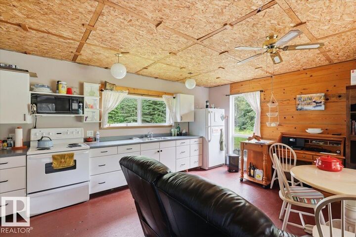 Property Photo: 1301 Glen Haven Crescent AB T0C 2C0