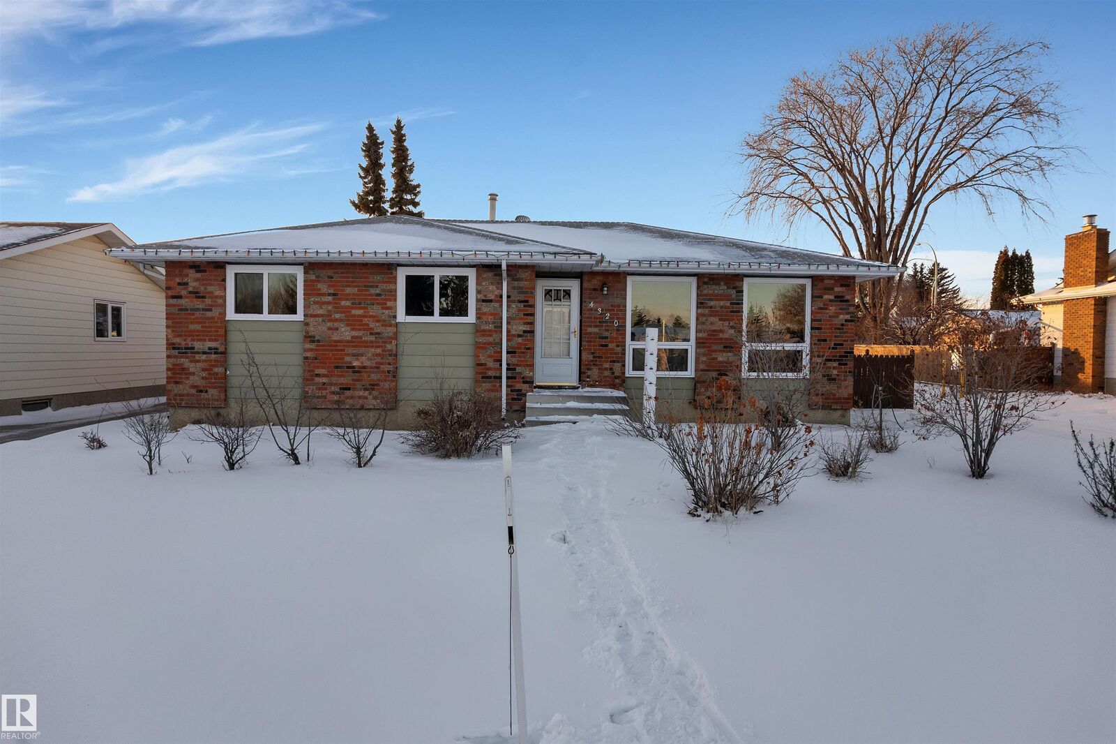 Property Photo:  4320 74 Street NW  AB T6K 0W2 