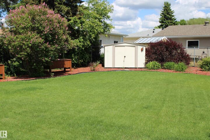 Property Photo:  5203 45 Street  AB T4X 1J1 