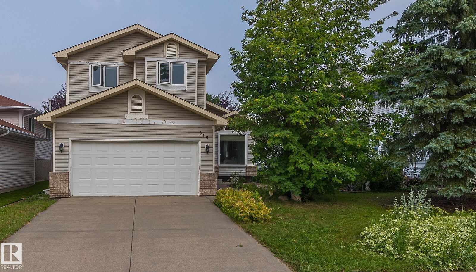 Property Photo:  819 113A Street NW  AB T6J 6W5 