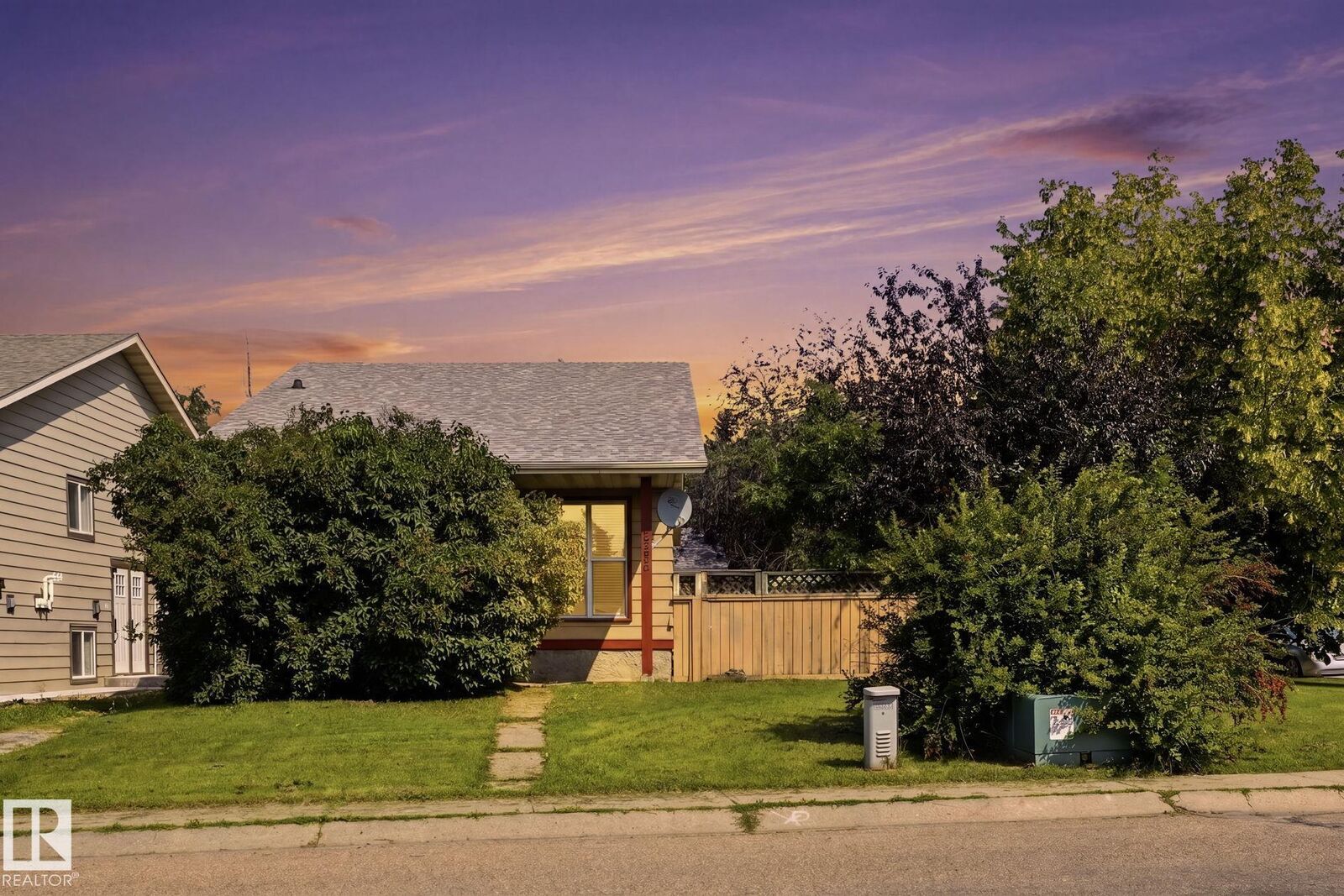 Property Photo: 5702 52 Avenue AB T4X 1B5