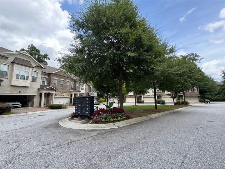 Property Photo:  826 Canterbury Overlook  GA 30324 