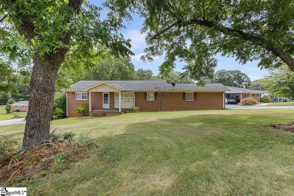 Property Photo: 100 Spring Street SC 29640