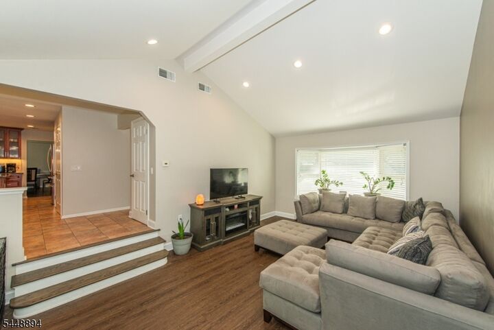 Property Photo:  6 Patty Ln  NJ 07869 