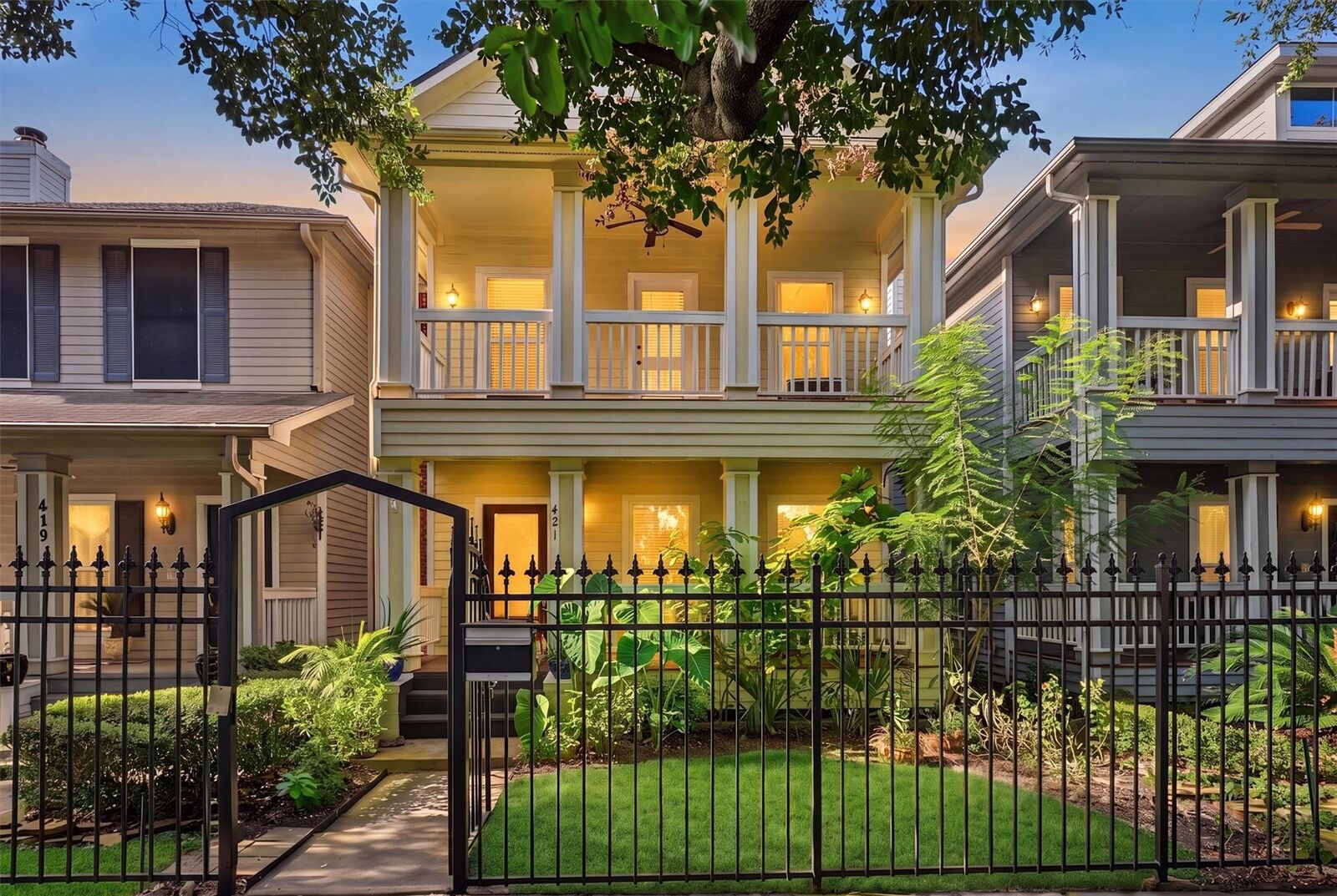 Property Photo:  421 Westmoreland Street  TX 77006 