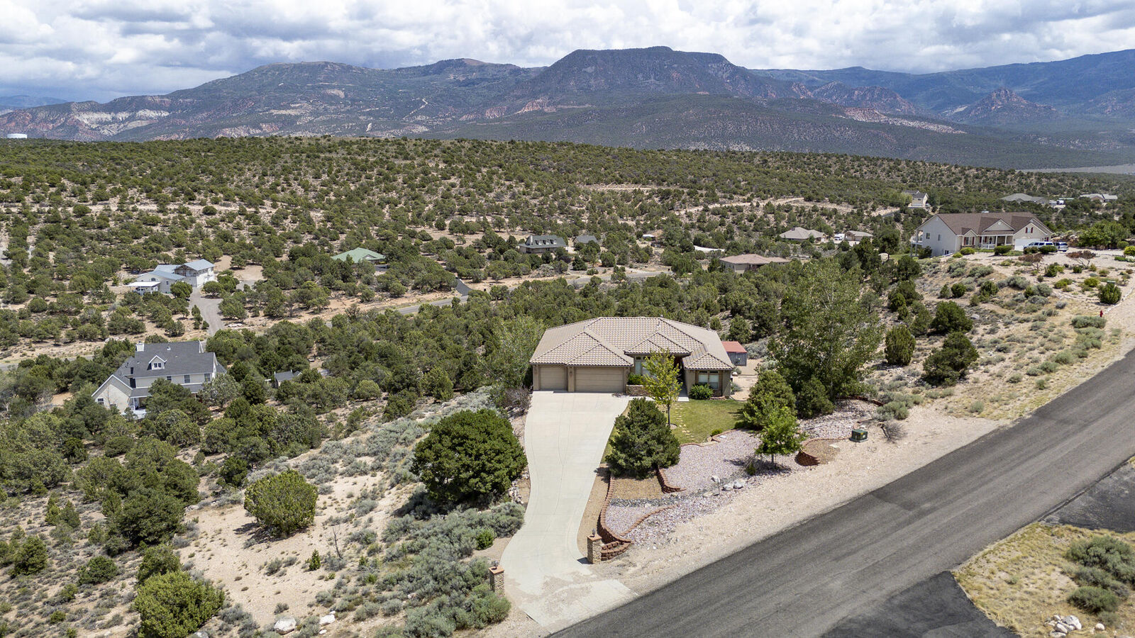Property Photo: 1387 S Hillcrest Dr UT 84720