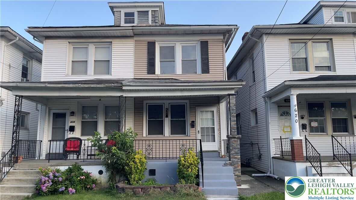 Property Photo:  622 Locust  PA 18018 