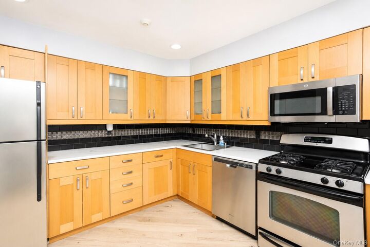 Property Photo:  15 Eucalyptus Court 15  NY 11784 