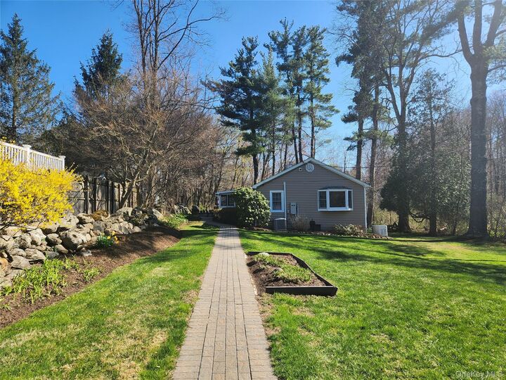 Property Photo:  12 Lakeview Drive  NY 10598 