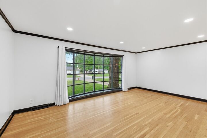 Property Photo:  807 Hillcrest Dr.  OH 44805 