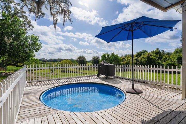 Property Photo: 6590 Cr 631 FL 33513