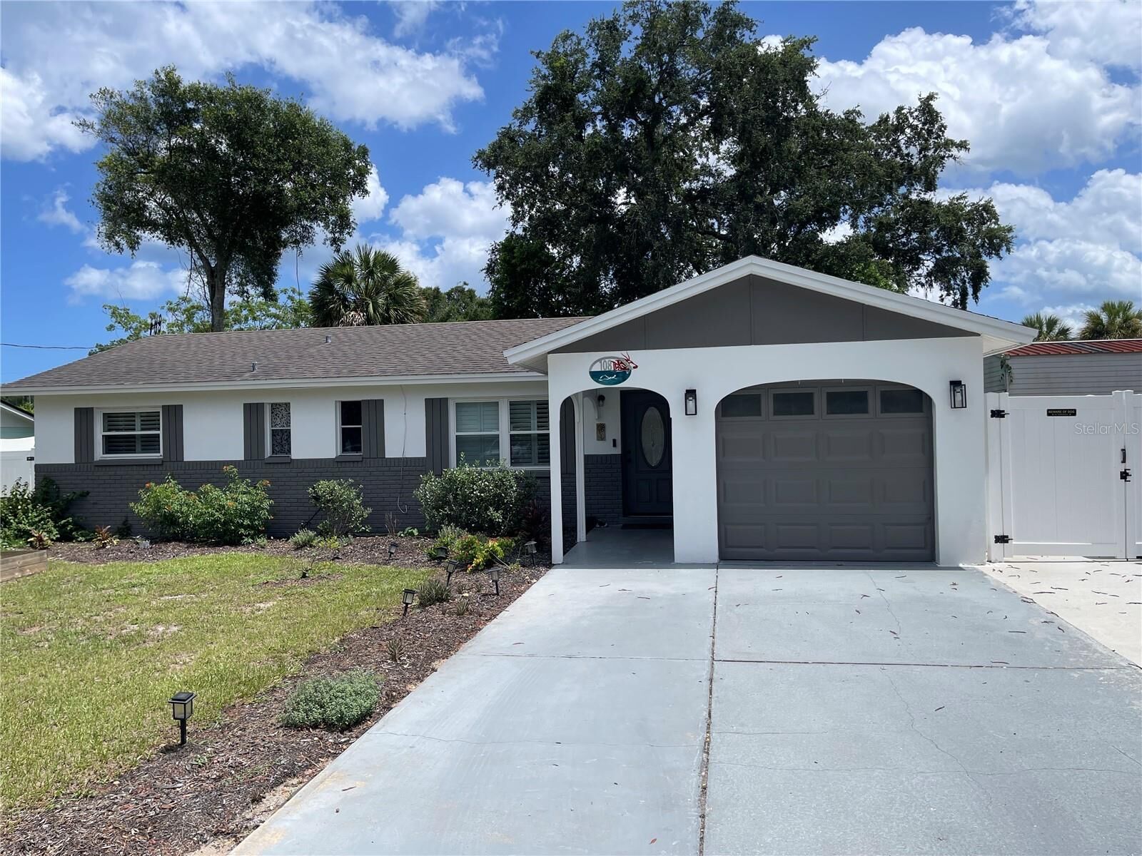 Property Photo: 108 Orange Avenue FL 32132