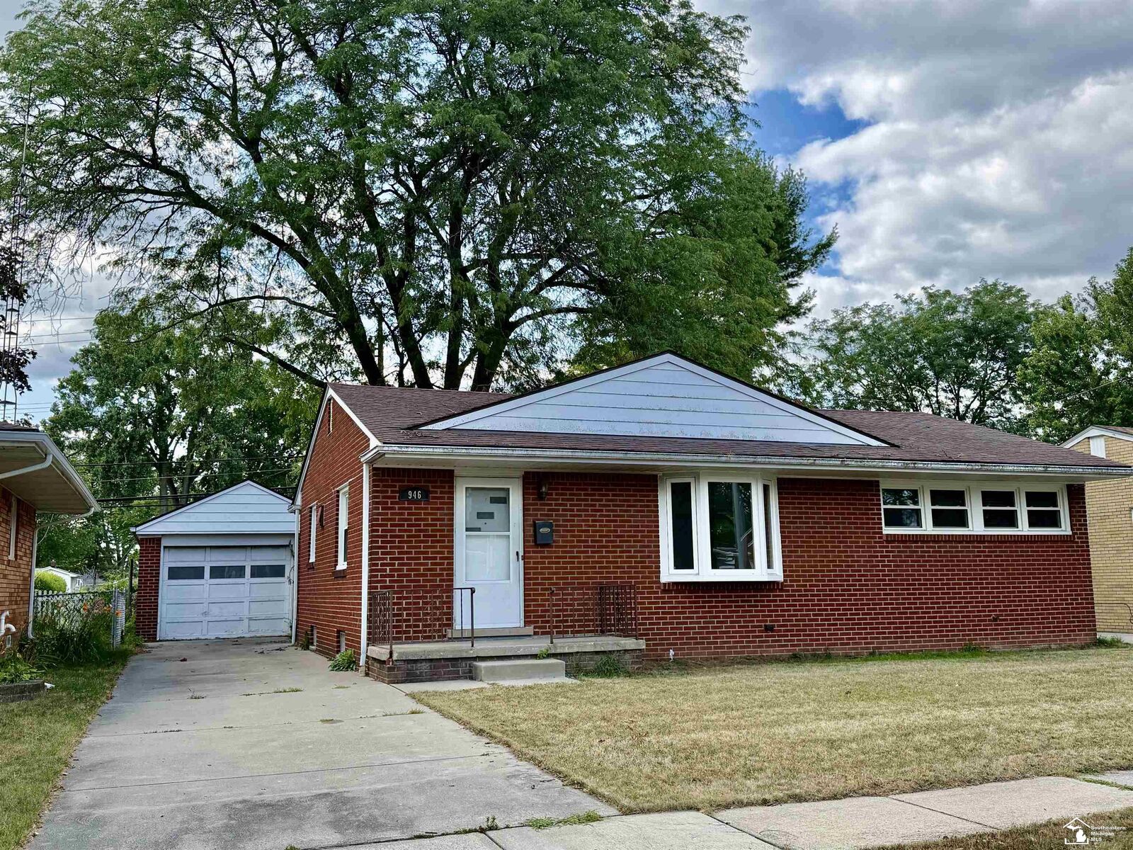 Property Photo: 946 Western Avenue MI 48161