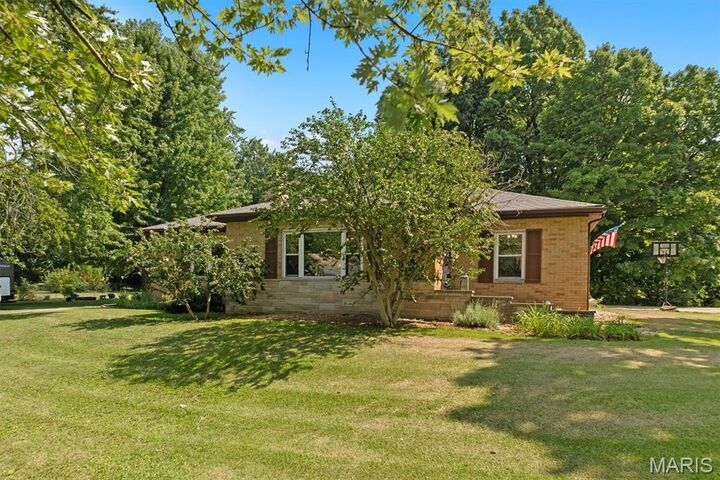 Property Photo: 9 Lou Juan Drive IL 62034