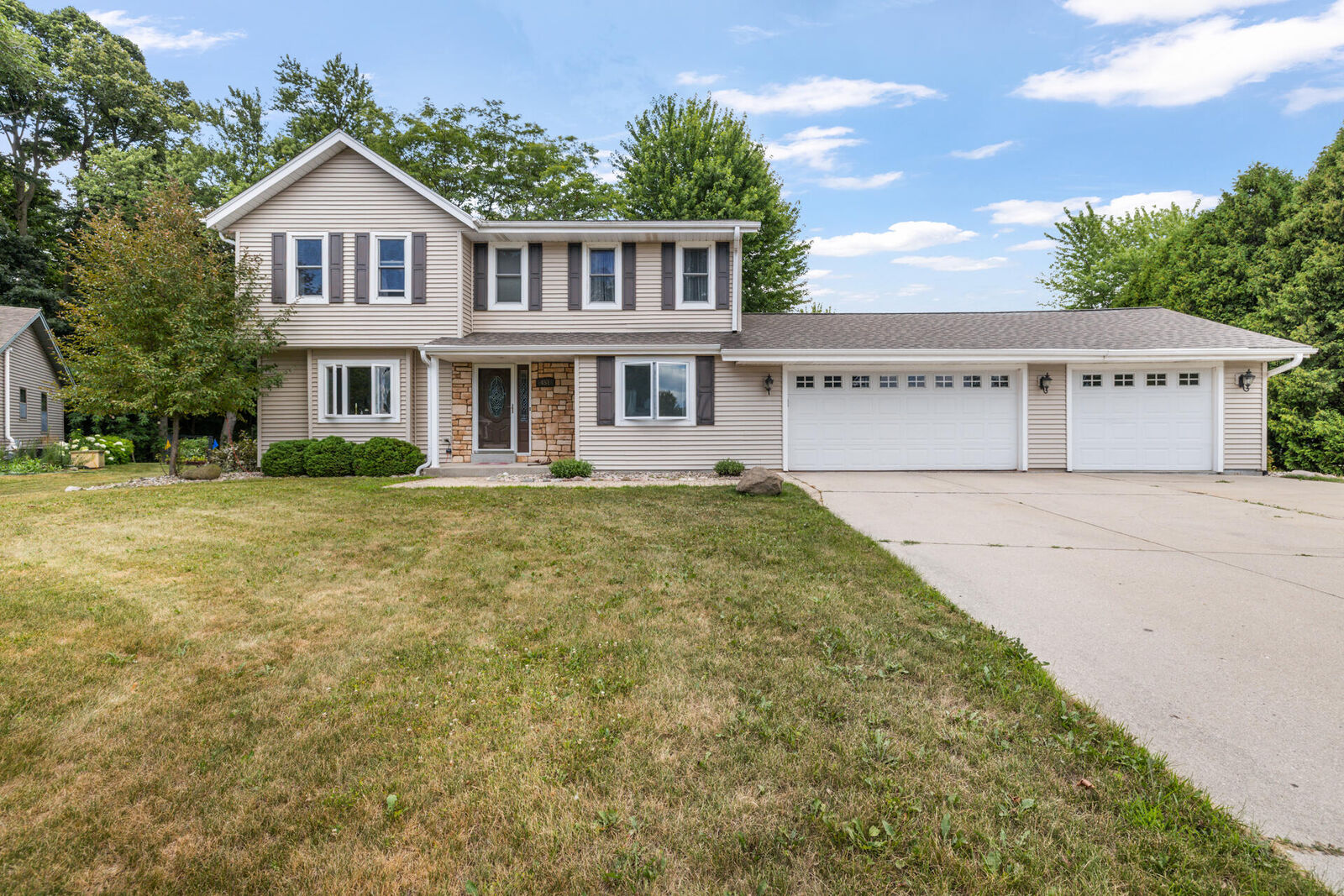 Property Photo: 451 Crossroad Ct WI 53024