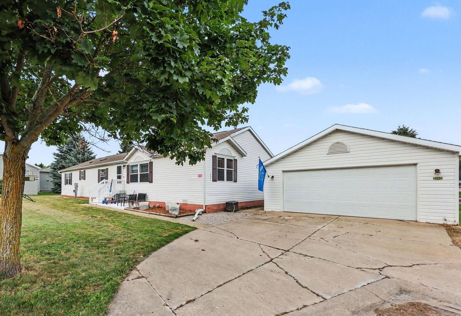 Property Photo: 1893 Lanark Court MI 49240