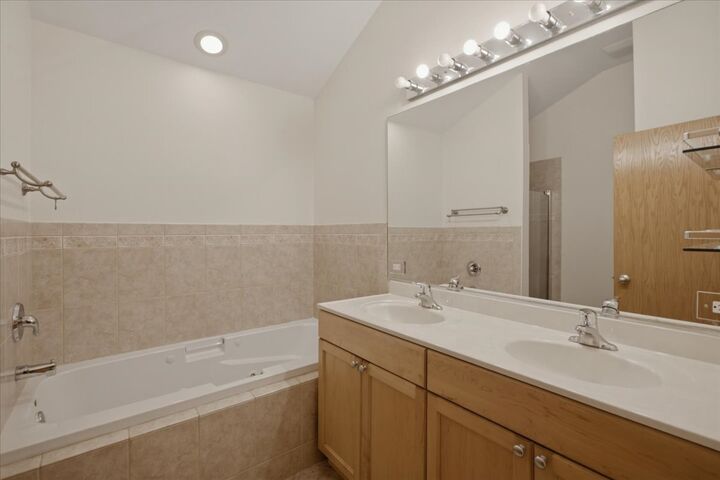 Property Photo:  2911 S Farrell Street  IL 60608 