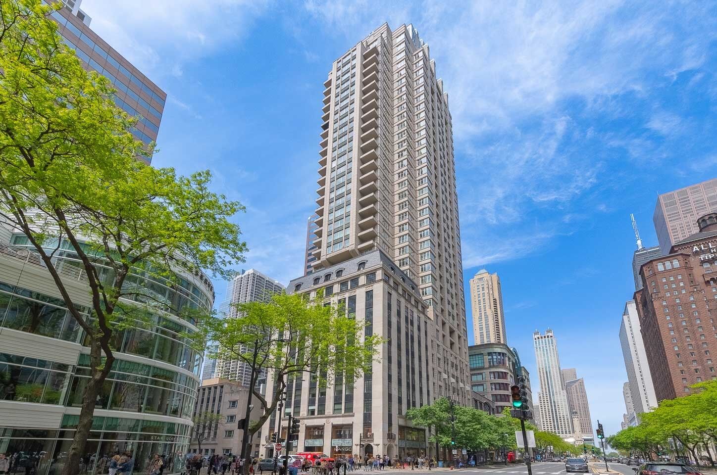 Property Photo: 118 E Erie Street 18D IL 60611