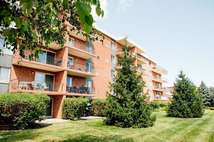 Property Photo:  16 E Old Willow Road 206-S  IL 60070 