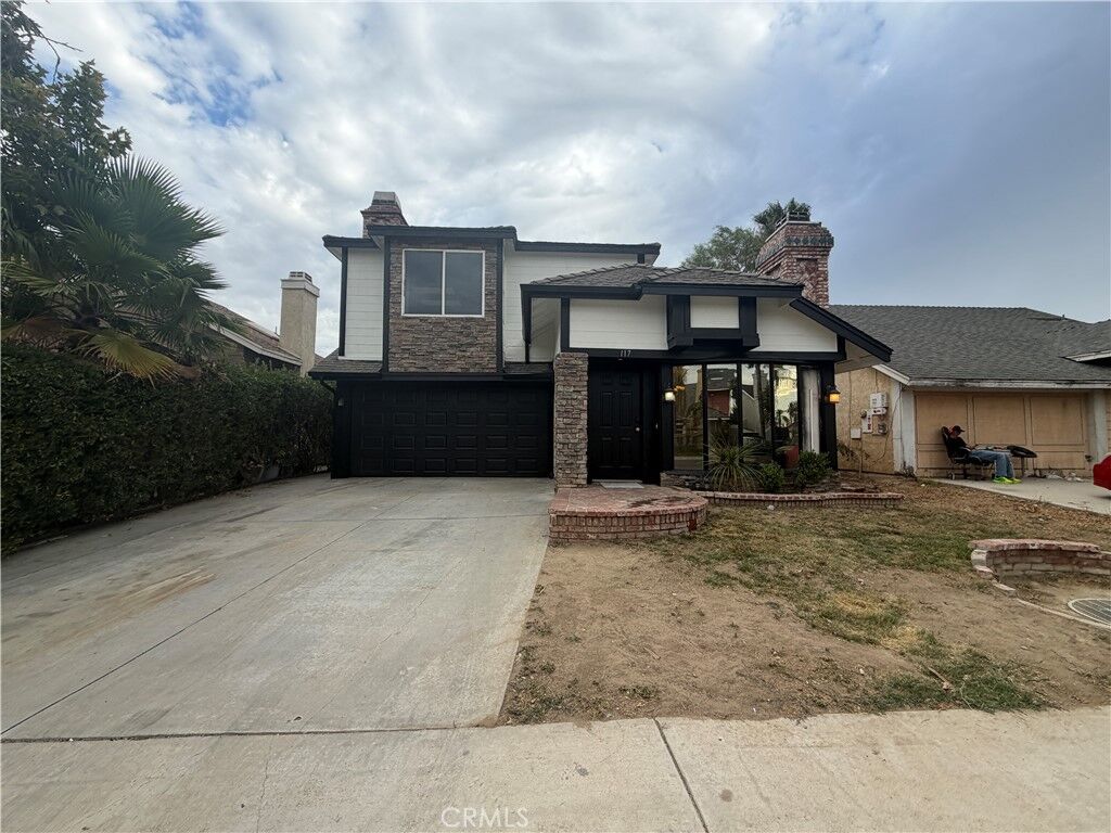 Property Photo:  117 Evergreen Place  CA 92571 