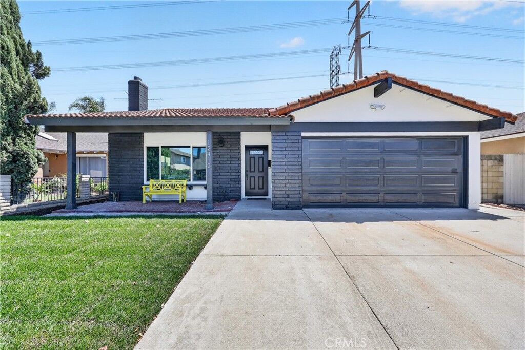 Property Photo:  12412 Viarna Street  CA 90703 