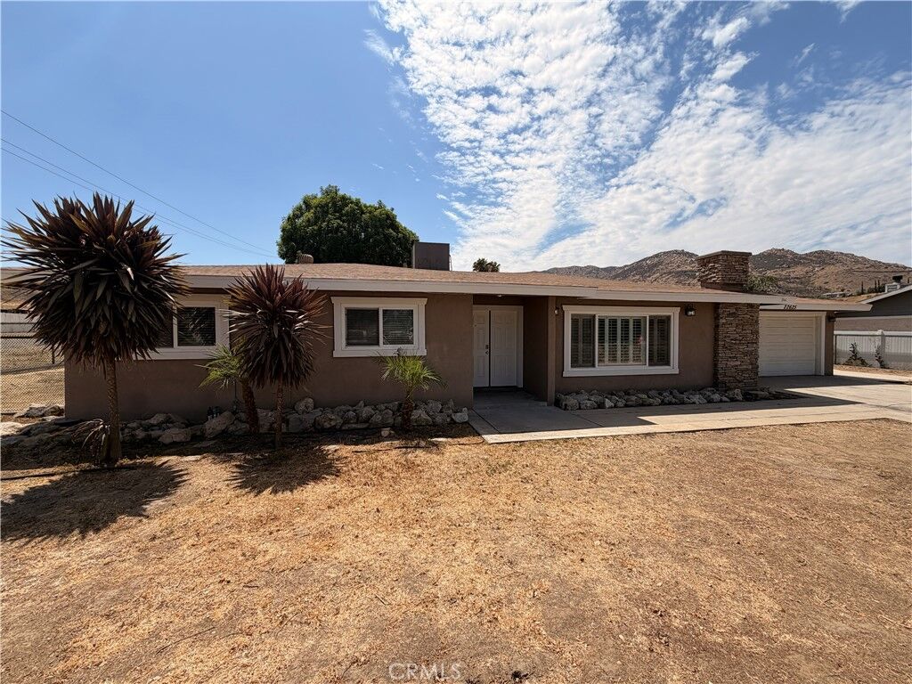 Property Photo: 22625 Whittier CA 92324