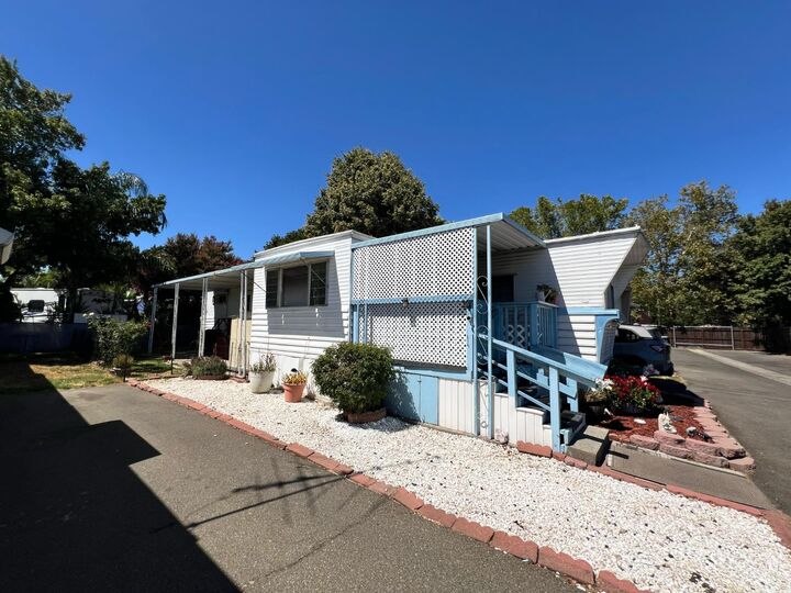 Property Photo: 902 Del Paso Blvd 133 CA 95815