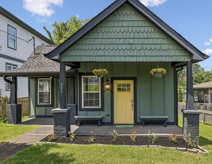Property Photo:  842 N 2nd St  TN 37207 