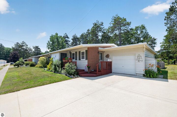 Property Photo:  8715 Pennsylvania Avenue  MI 48750 