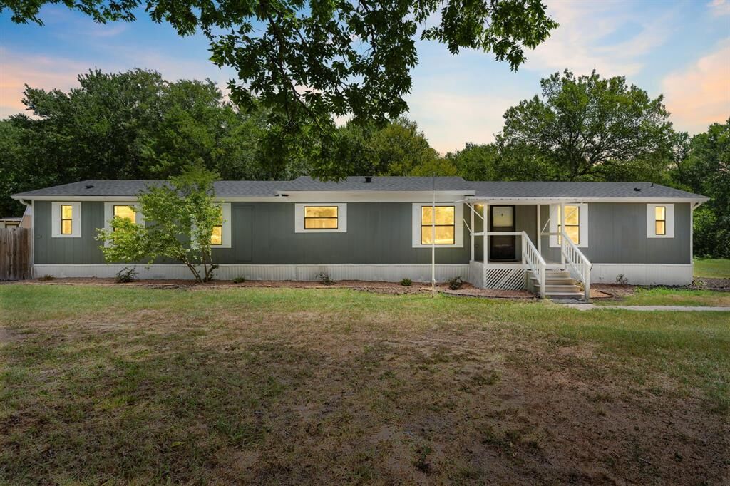 Property Photo: 1027 Glen Brook Drive TX 75165